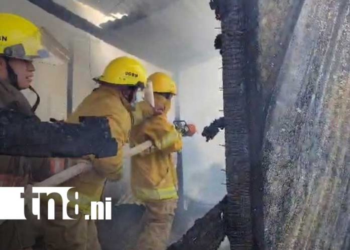 Foto: Fuerte incendio en una vivienda de Estelí / TN8