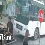 Foto: Situación de peligro con un bus en el barrio Ducualí, en Managua / TN8