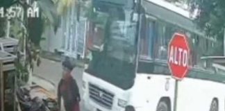 Foto: Situación de peligro con un bus en el barrio Ducualí, en Managua / TN8