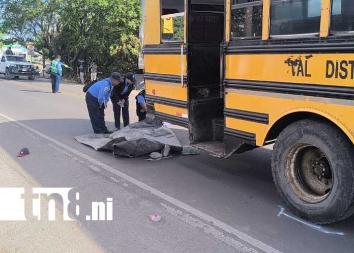 Foto: Fallece hombre tras lanzarse de bus en marcha en Estelí / TN8 Foto: Fallece hombre tras lanzarse de bus en marcha en Estelí / TN8