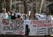 Más de 100 mil médicos de España marchan contra la sobrecarga y el trabajo esclavo Foto: Más de 100.000 médicos paralizan España /Cortesía