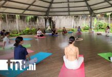 Foto: Práctica del yoga desde Managua / TN8
