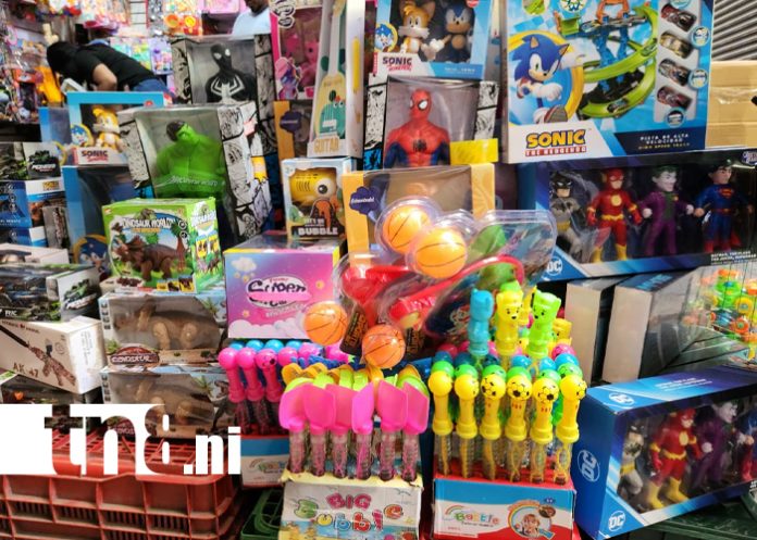 Foto: Mercado Oriental se llena de alegría y juguetes /TN8