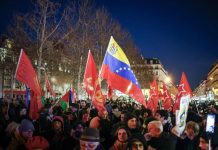 Miles en París exigen fin de la agresión de EE. UU. contra Venezuela Foto: Protestas en París en respaldo a Venezuela /cortesía