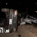 Foto: Accidente en Nueva Segovia: Vuelco de camioneta por sobrecarga/TN8