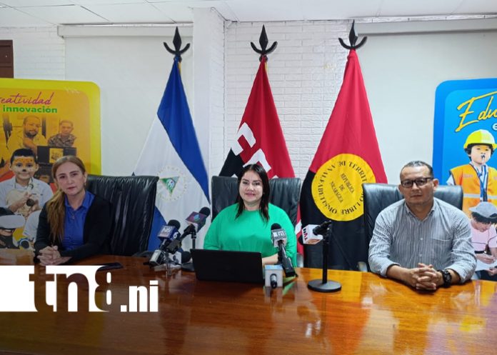 Foto: Mendy Arauz anuncia Año Lectivo 2026 /TN8