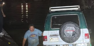 Foto: Conductor pierde el control y su vehículo cae a la quebrada El Potrero en Juigalpa/TN8