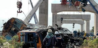 Foto: Heridos al caer una grúa sobre un tren en Tailandia /Cortesía