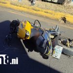 Motociclista impacta contra camión repartidor Foto: Motociclista muere en Masaya–Granada /TN8