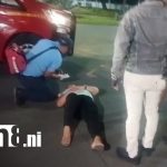 Giro indebido provoca accidente entre motocicleta y vehículo en Managua Foto: Accidente en Managua deja mujer lesionada tras choque/TN8