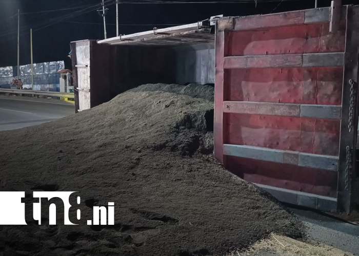Foto: Volquete se vuelca en km 9 de la Carretera Nueva a León/TN8