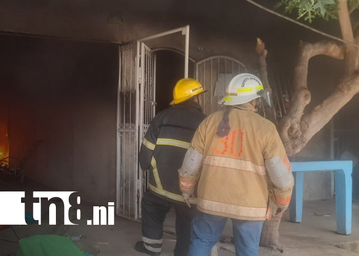 Foto:Fuego consume enseres en dos casas de Granada/TN8