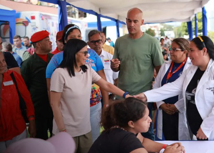 Foto: Delcy Rodríguez lidera respuesta social /cortesía