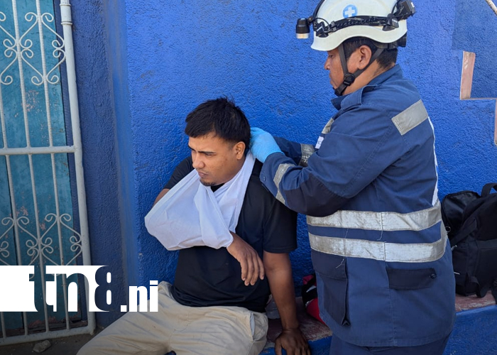 Foto: Accidente en semáforos de San Judas deja dos personas heridas/TN8