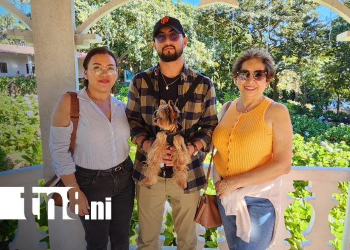 Foto: Miradores de El Crucero se convierten en puntos de encuentro familiar/TN8