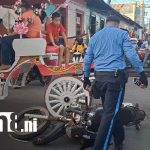 Foto: Motociclista choca contra coche de caballos en Calle Real Xalteva, Granada/TN8