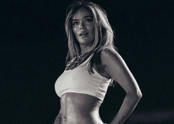 Foto: Karol G muestra su lado más auténtico en rumba callejera/Cortesía