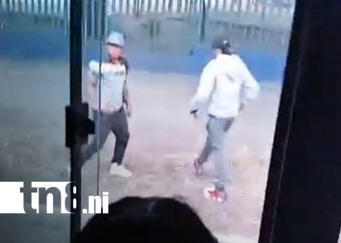 Foto: ¡Como si hubieran visto al diablo! Delincuentes se lanzan de ruta 110 al ser descubiertos robando/TN8