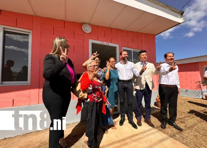 Foto: Celebran su nuevo hogar en urbanización Nuevas Victorias /TN8