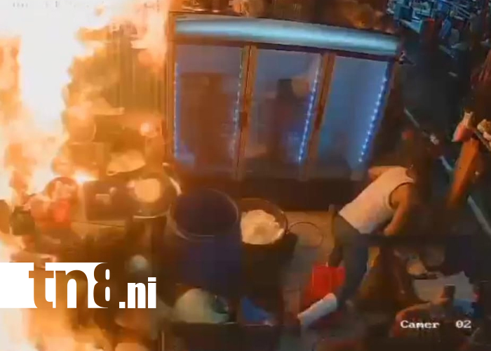 Foto: Explosión de tanque de gas desata pánico en mercado Israel Lewites/TN8