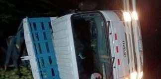 Foto: Accidentes en Managua deja camión volcado y vehículo destruido/TN8