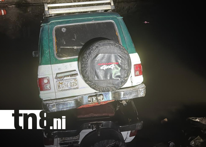 Foto: Conductor pierde el control y su vehículo cae a la quebrada El Potrero en Juigalpa/TN8