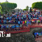 Foto: Familias reciben el año nuevo entre música y desfiles en todo el país/TN8