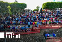 Familias reciben el año nuevo entre música y desfiles en todo el país Foto: Familias reciben el año nuevo entre música y desfiles en todo el país/TN8