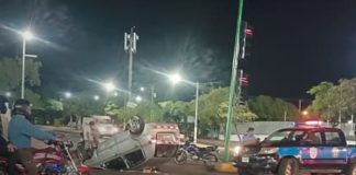 Foto: Tránsito investiga vuelco de taxi en Managua/TN8