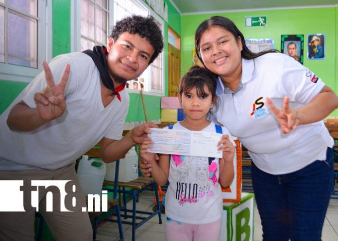 Foto: Bono escolar cubre útiles, uniformes y cuadernos/TN8
