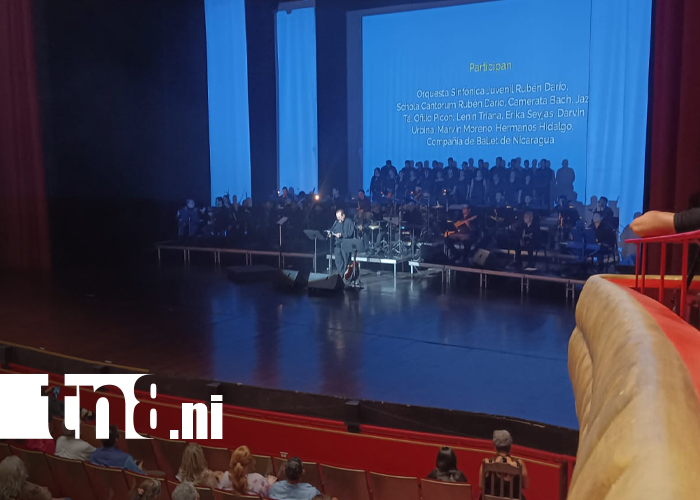 Foto: Darío reúne arte y música en homenaje en el Teatro Nacional/TN8