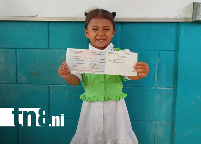Foto: Niños de Diriomo reciben bono escolar y celebran el regreso a clases/TN8