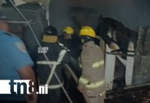 Bomberos controlan incendio en bodega dentro de vivienda del Reparto San Juan Foto: Incendio en bodega de vivienda en Reparto San Juan, Managua/TN8