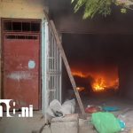 Foto:Fuego consume enseres en dos casas de Granada/TN8