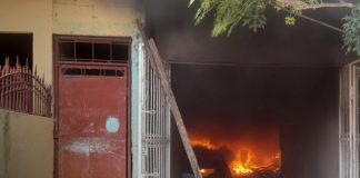 Foto:Fuego consume enseres en dos casas de Granada/TN8