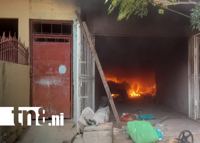 Foto:Fuego consume enseres en dos casas de Granada/TN8