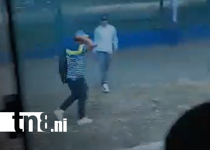 Foto: ¡Como si hubieran visto al diablo! Delincuentes se lanzan de ruta 110 al ser descubiertos robando/TN8
