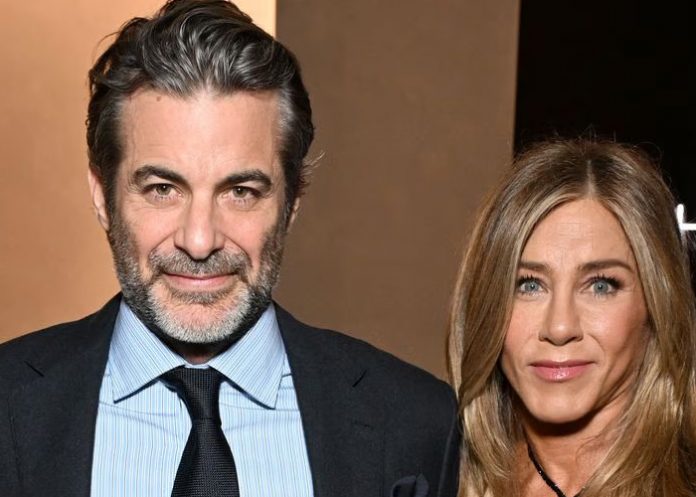 Foto: Jim Curtis rompe el silencio sobre su noviazgo con Jennifer Aniston / Cortesía