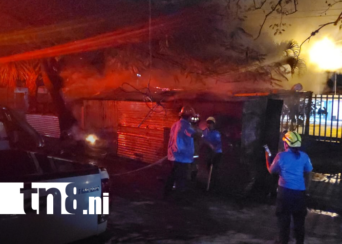 Foto: Incendio consume kiosco cerca del hospital de Estelí/TN8