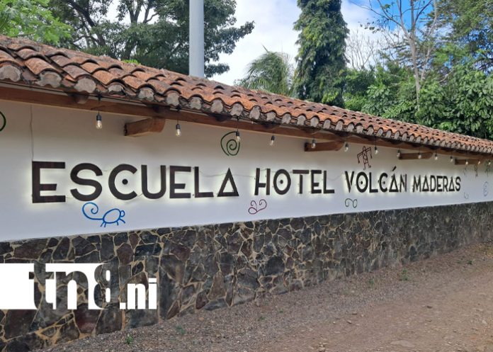 Foto: Escuela Hotel Volcán Madera prepara aulas para nuevos estudiantes /TN8