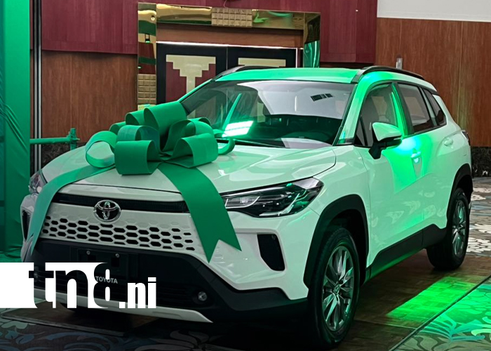Foto: Banpro Grupo Promerica entrega cinco vehículos Toyota del año / TN8