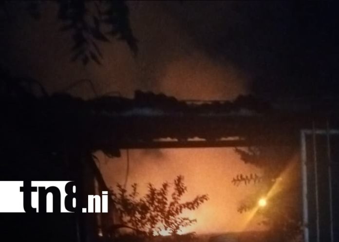 Foto: Incendio en Villa Dignidad tras robo previo en vivienda/TN8