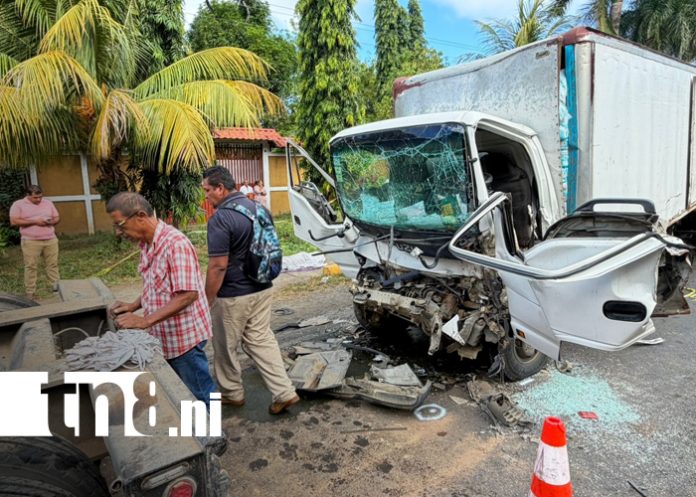 Foto: Accidente vial deja una víctima mortal y dos heridos en Carretera Granada / TN8