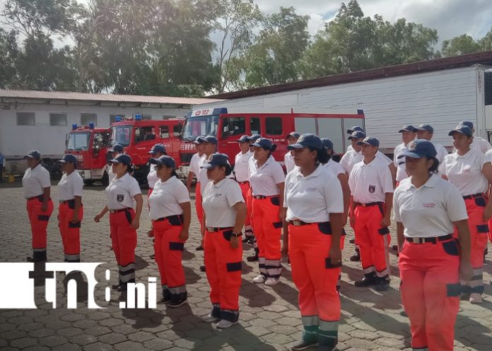 Foto: Bomberos en entrenamiento continuo /TN8