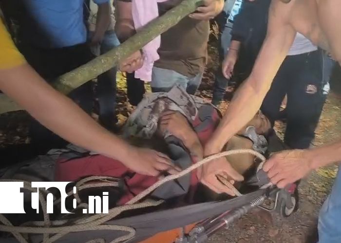 Foto: Rescatan a hombre inconsciente tras caer de una roca en La Estanzuela, Estelí/TN8