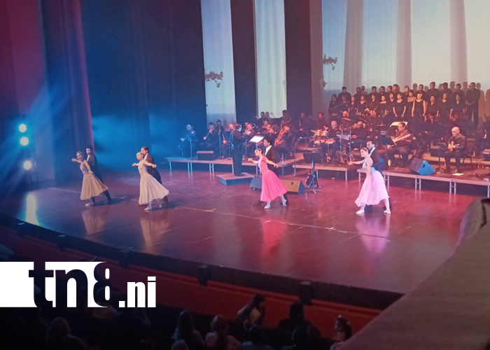 Foto: Darío reúne arte y música en homenaje en el Teatro Nacional/TN8