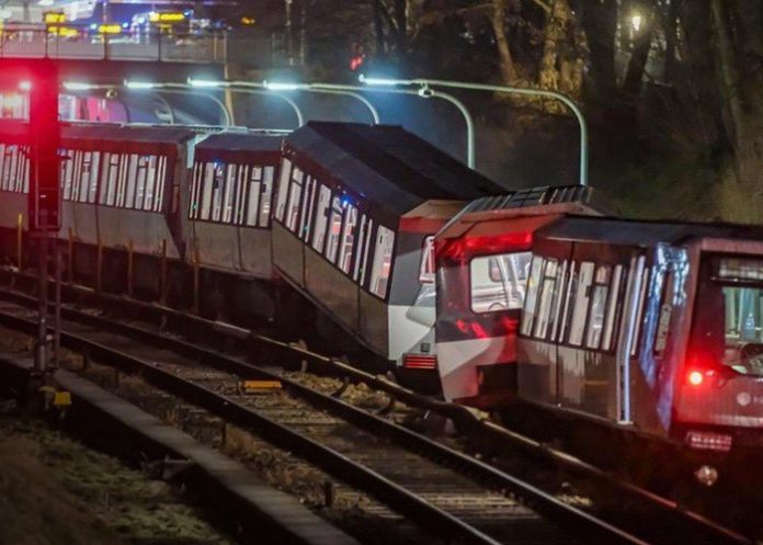 Foto: Descarrilamiento en el metro de Hamburgo, Alemania, tras exceso de velocidad / Cortesía