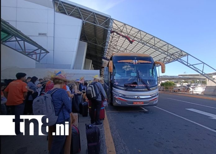 Foto: Turistas recomiendan la naturaleza, gastronomía y seguridad del país/ TN8