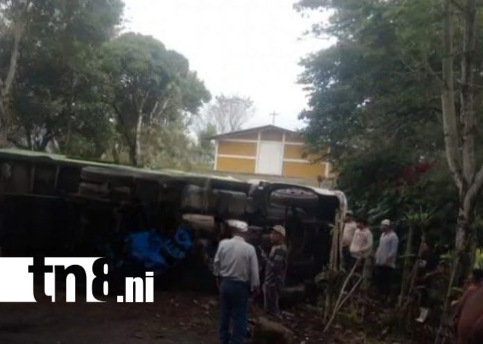 Foto: Jinotega: camión se vuelca en la cuesta de Wale y deja heridos / TN8