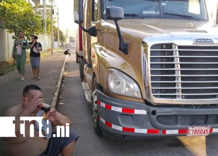 Foto: Policía investiga asalto y abandono de conductor en carretera vieja / TN8